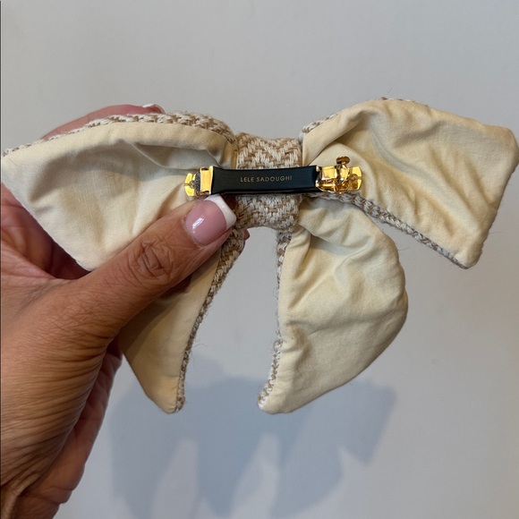 Lele Sadoughi pearly strawberry hair clip - Picture 4 of 5